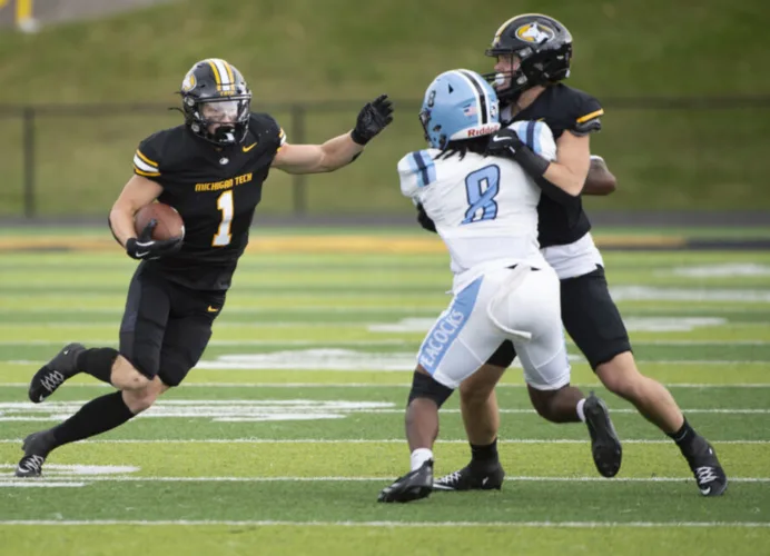 Huskies football picked for third in GLIAC